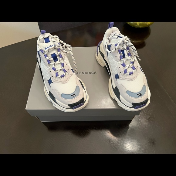 NEW Balenciaga Triple S Sneakers Women's Size 8 US/38 European - Picture 2 of 8